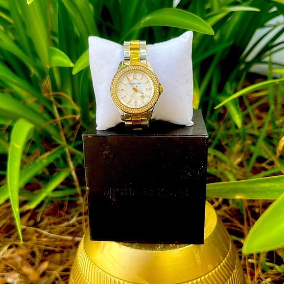 Michael Kors Madison Watch. Currently selling for $110 - Picture 1 of 4